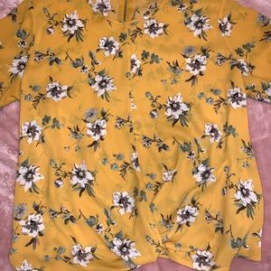 Sienna Sky size M short sleeve blouse